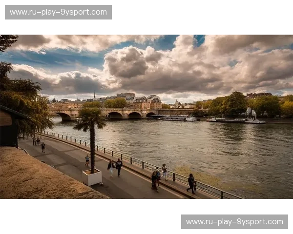 塞纳河畔的智慧对决:当创意遇上战略,谁能笑到最后?